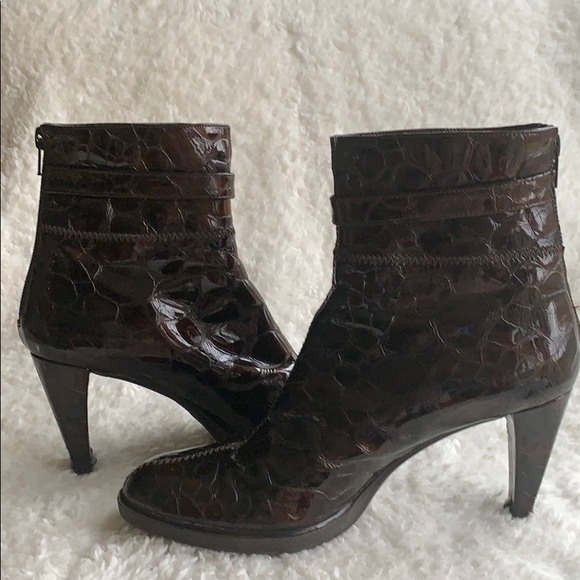 Stuart Weitzman Tortoise Brown Booties. 7 - Picture 3 of 6